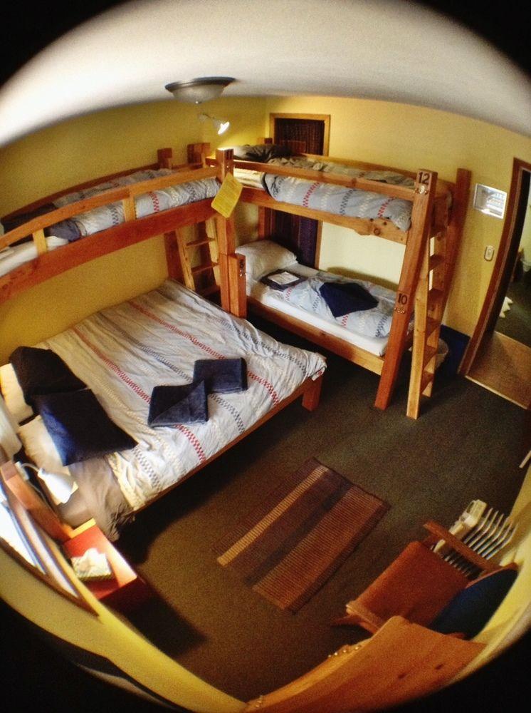 Up The Creek Backpacker'S Lodge Roberts Creek Esterno foto