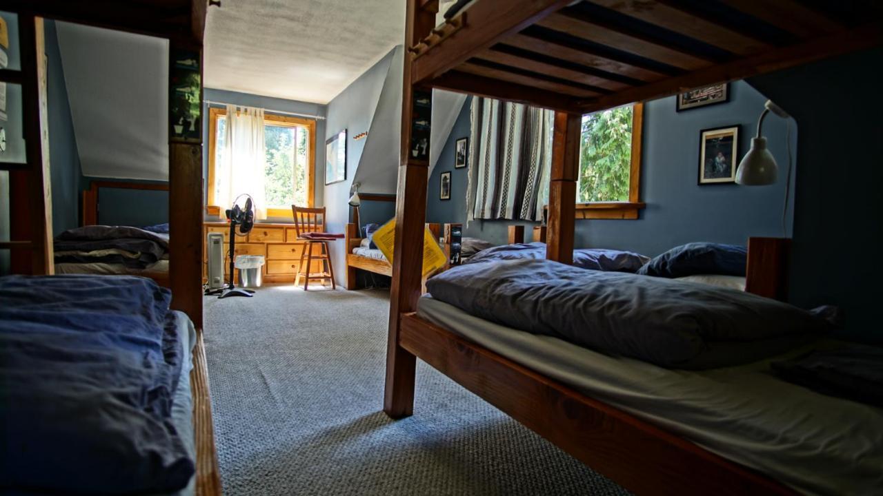 Up The Creek Backpacker'S Lodge Roberts Creek Esterno foto