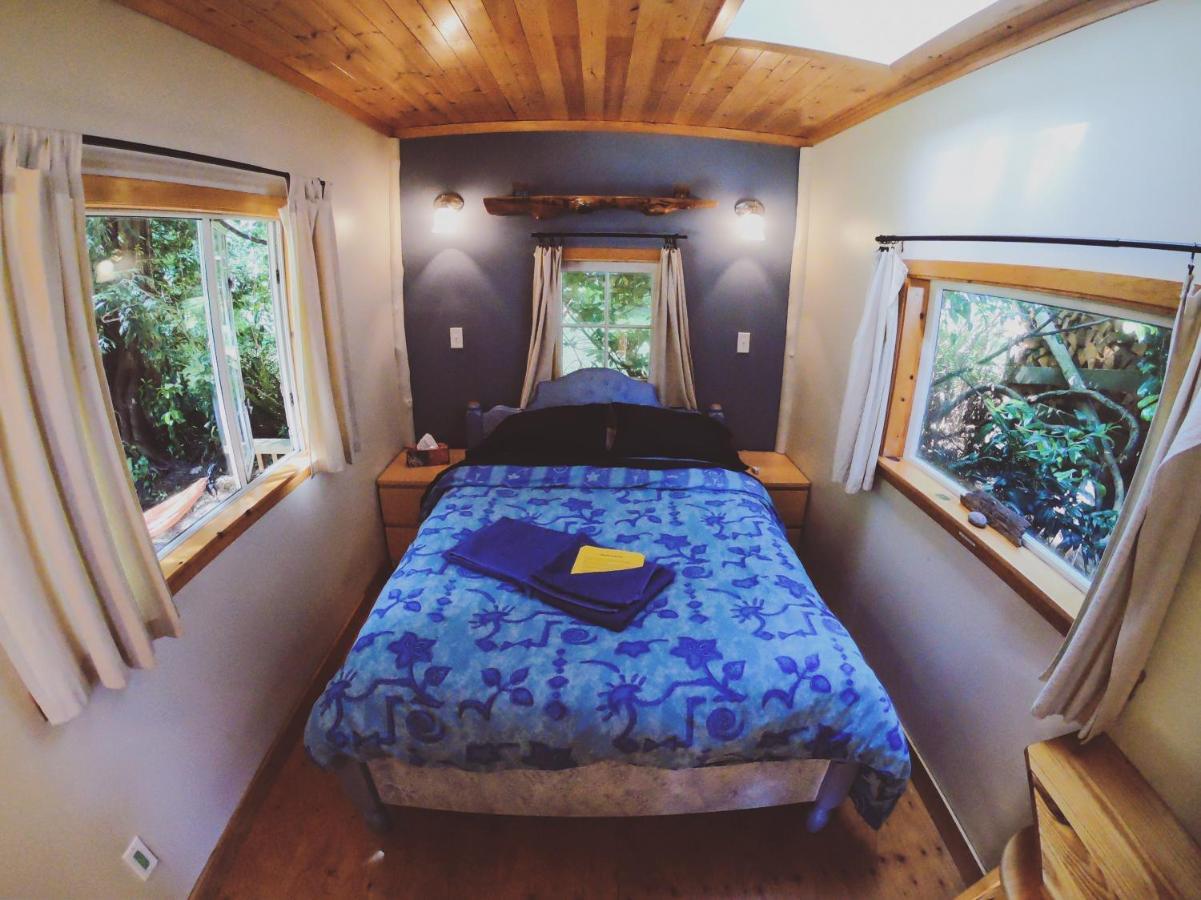 Up The Creek Backpacker'S Lodge Roberts Creek Esterno foto