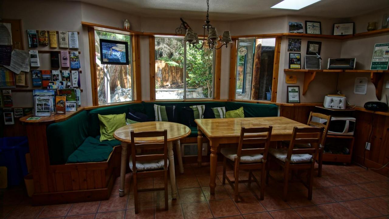 Up The Creek Backpacker'S Lodge Roberts Creek Esterno foto